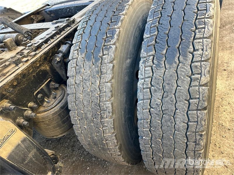Freightliner Cascadia 125 6x4 T/A Sleeper Truck Tractor Седельные тягачи