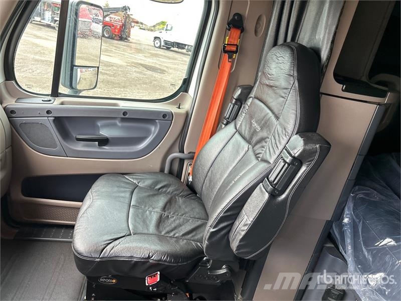 Freightliner Cascadia 113 Trekkers