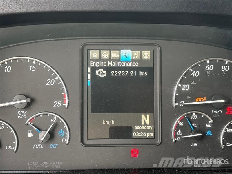 Freightliner Cascadia 126 6x4 T/A Sleeper Truck Tractor Vetopöytäautot