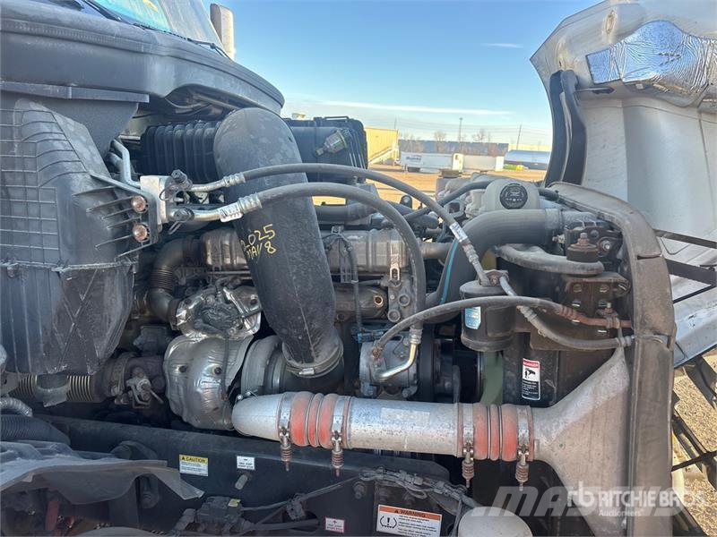 Freightliner Cascadia 126 وحدات الجر