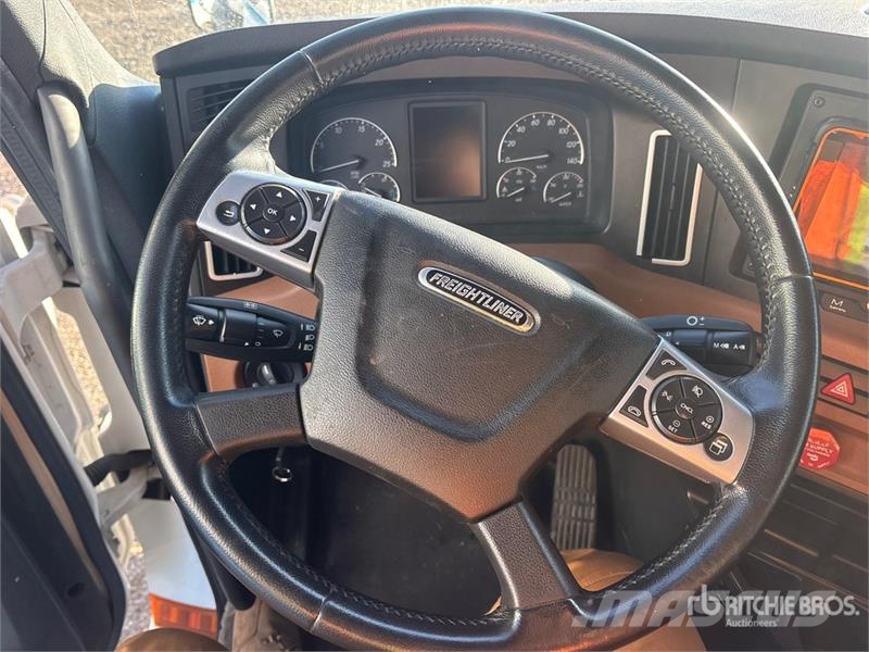 Freightliner Cascadia 126 وحدات الجر