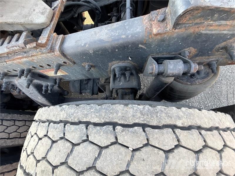 Freightliner Cascadia 126 6x4 T/A Sleeper Truck Tractor Седельные тягачи