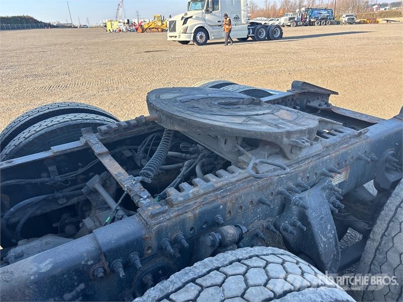 Freightliner Cascadia 126 6x4 T/A Sleeper Truck Tractor Седельные тягачи