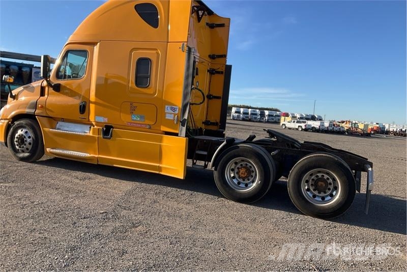 Freightliner Cascadia 125 6x4 Evolution T/A Sleeper Truck Tract Влекачи