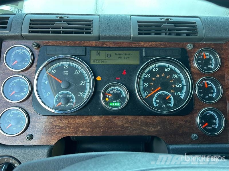 Freightliner Cascadia 125 6x4 T/A Sleeper Truck Tractor Autotractoare
