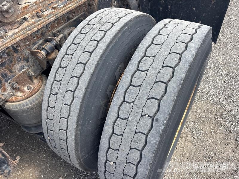 Freightliner Cascadia 125 6x4 T/A Sleeper Truck Tractor Motrici e Trattori Stradali