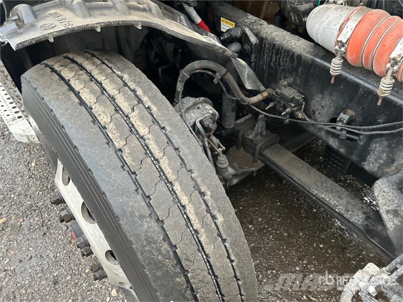 Freightliner Cascadia 126 Truck Tractor Units