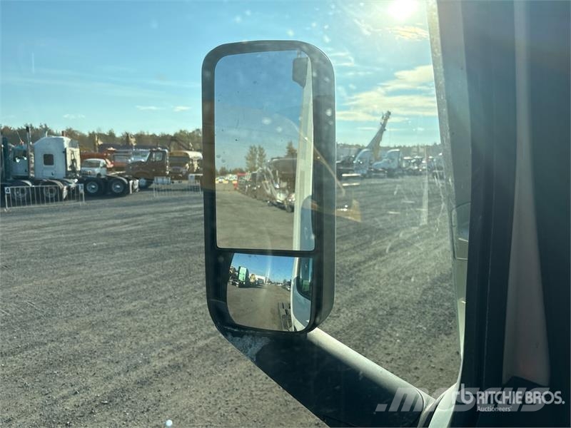Freightliner Cascadia 126 Седельные тягачи