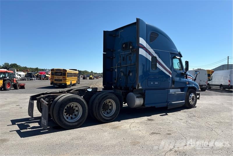 Freightliner Cascadia 125 6x4 T/A Sleeper Truck Tractor Ťahače