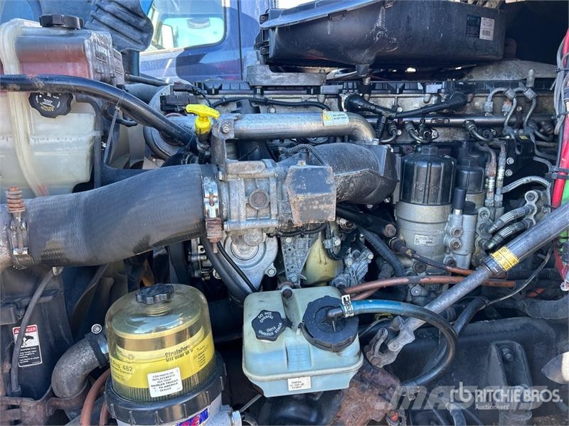 Freightliner Cascadia 125 6x4 T/A Sleeper Truck Tractor Тягачі