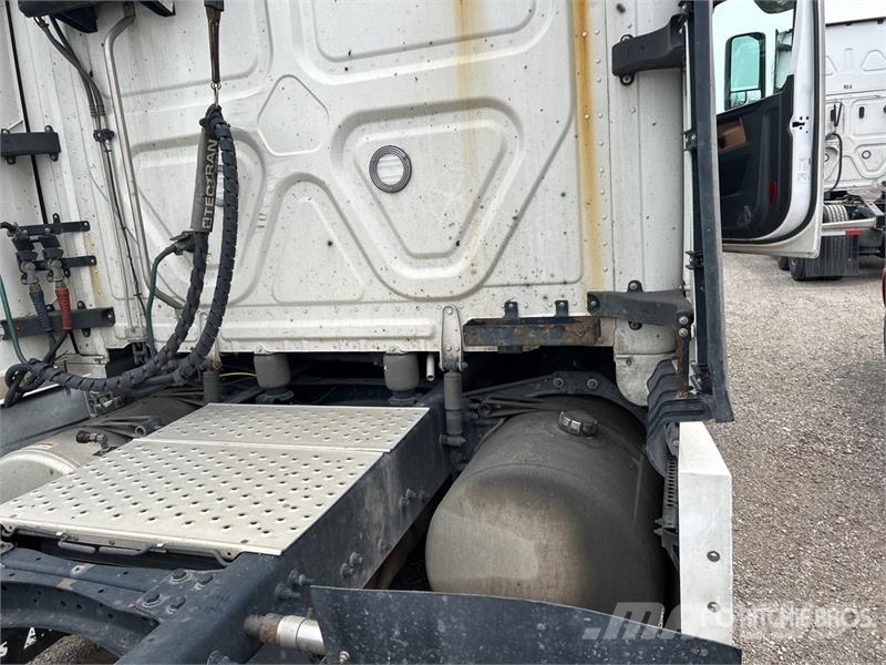 Freightliner Cascadia 126 Naudoti vilkikai