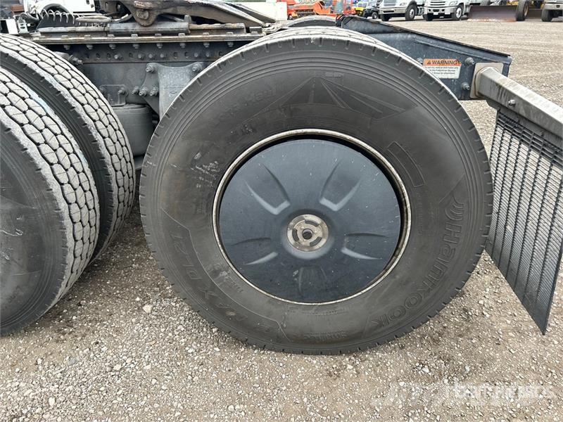 Freightliner Cascadia 126 6x4 T/A Sleeper Truck Tractor Tractor Units