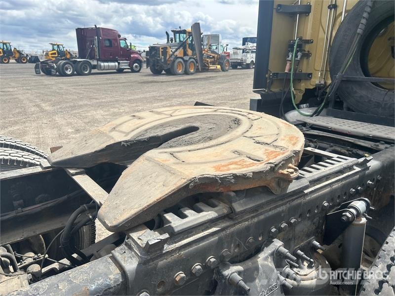 Freightliner Cascadia 126 6x4 T/A Sleeper Truck Tractor 牵引车