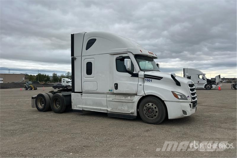 Freightliner Cascadia 126 6x4 T/A Sleeper Truck Tractor 曳引機組件