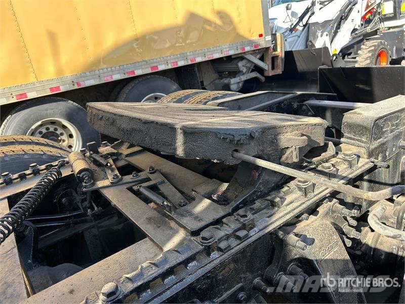 Freightliner Cascadia 125 6x4 T/A Sleeper Truck Tractor Седельные тягачи