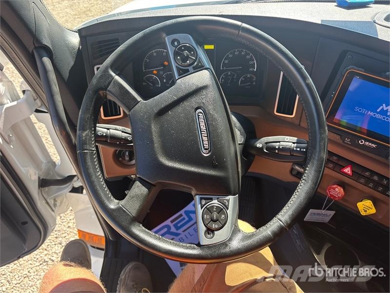 Freightliner Cascadia 126 Trekkers