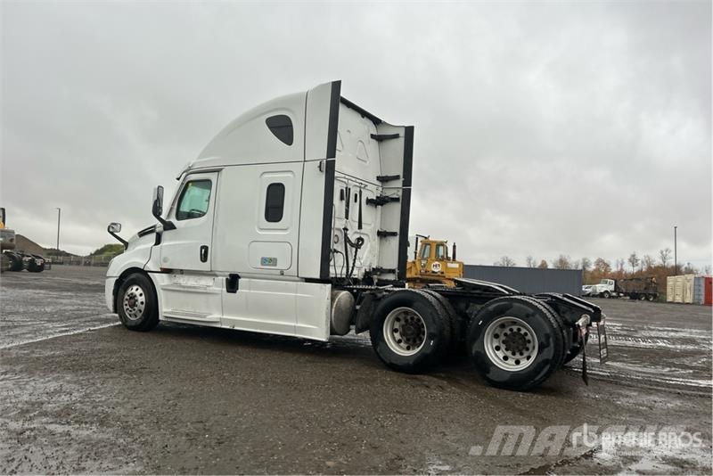 Freightliner Cascadia 126 Truck Tractor Units