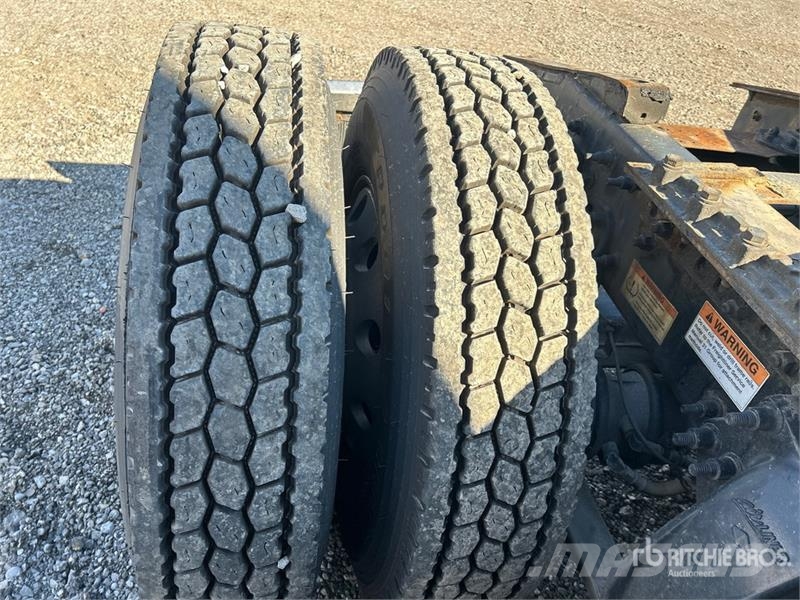 Freightliner Cascadia 126 6x4 T/A Sleeper Truck Tractor Cabezas tractoras