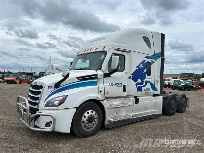 Freightliner Cascadia 126 6x4 T/A Sleeper Truck Tractor Tractor Units
