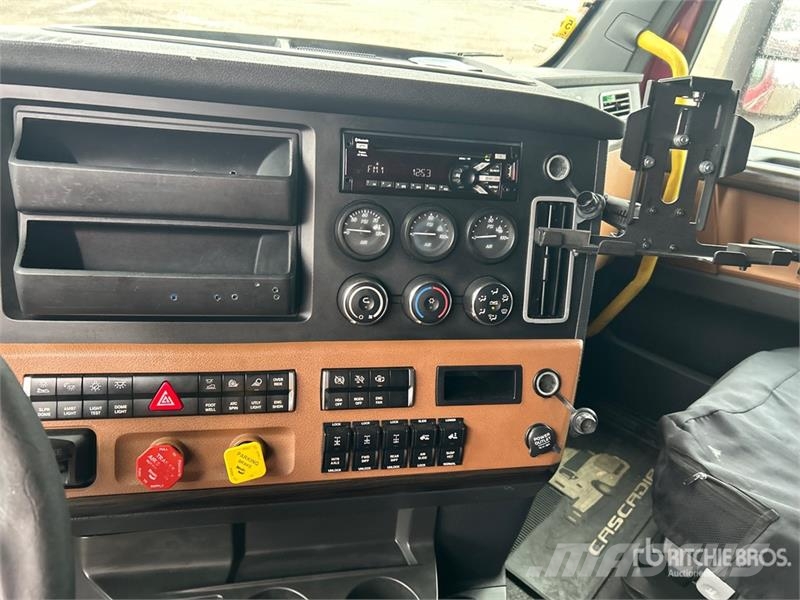 Freightliner Cascadia 126 6x4 T/A Sleeper Truck Tractor Cavalos mecânicos