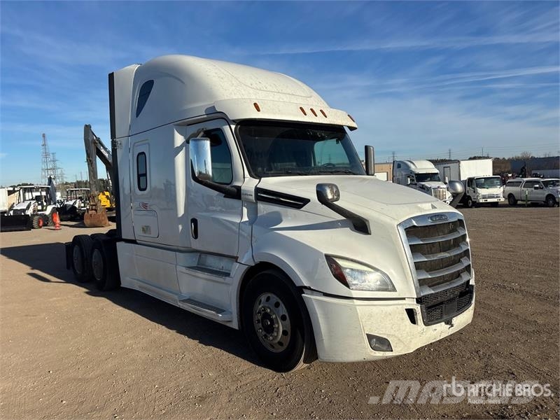Freightliner Cascadia 126 6x4 T/A Sleeper Truck Tractor Влекачи