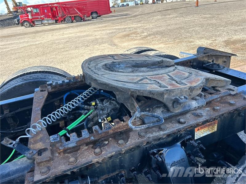 Freightliner Cascadia 126 6x4 T/A Sleeper Truck Tractor وحدات الجر