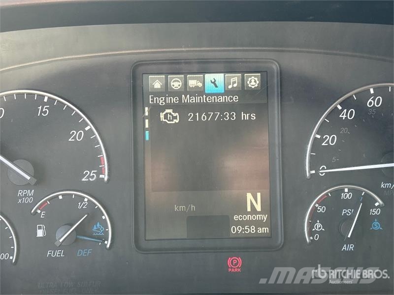 Freightliner Cascadia 126 6x4 T/A Sleeper Truck Tractor Nyergesvontatók