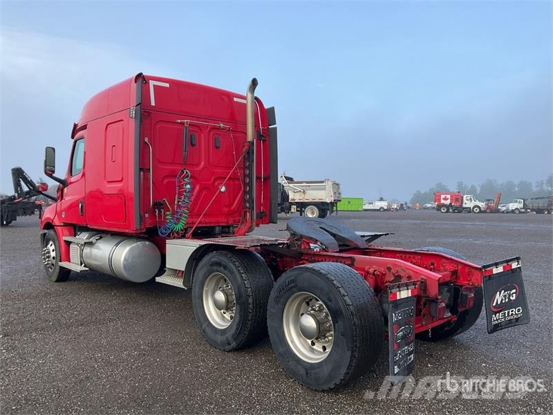 Freightliner Cascadia 126 Vetopöytäautot