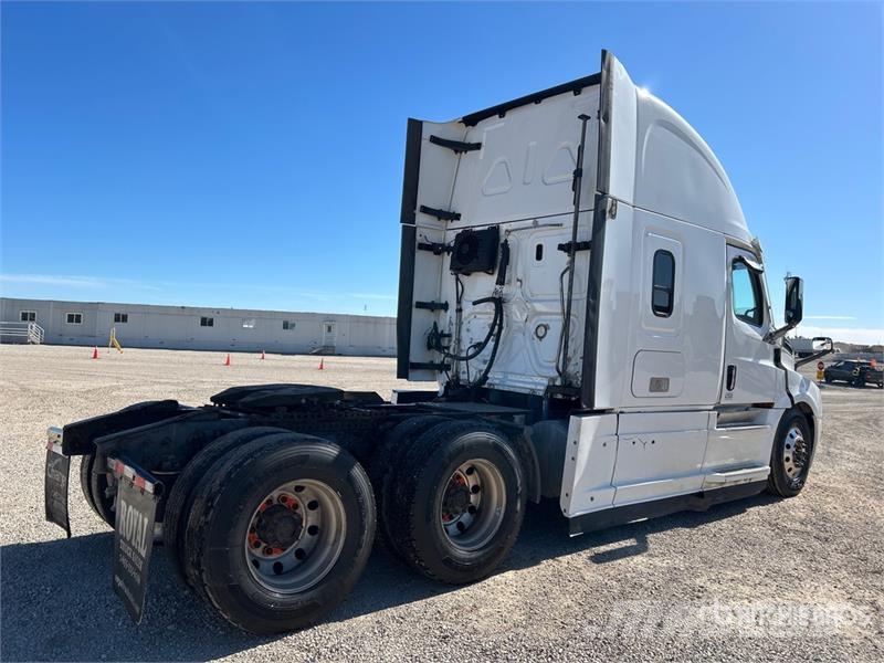 Freightliner Cascadia 126 6x4 T/A Sleeper Truck Tractor Camiones tractor