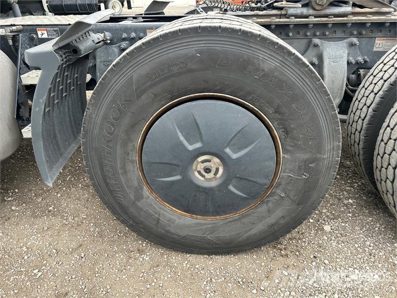 Freightliner Cascadia 126 6x4 T/A Sleeper Truck Tractor Tractor Units