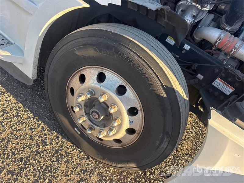 Freightliner Cascadia 126 وحدات الجر