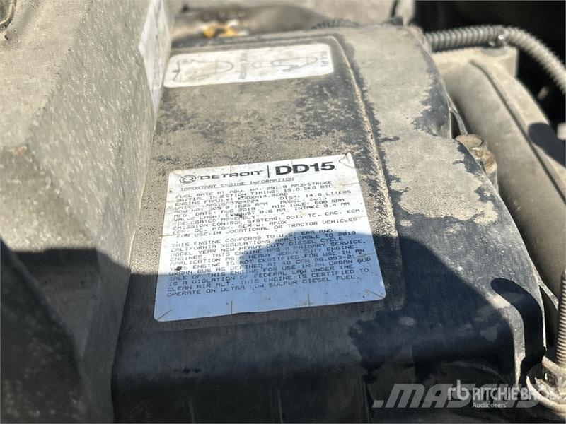 Freightliner Cascadia 126 6x4 T/A Sleeper Truck Tractor Седельные тягачи