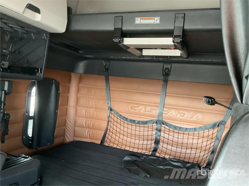 Freightliner Cascadia 126 6x4 T/A Sleeper Truck Tractor وحدات الجر