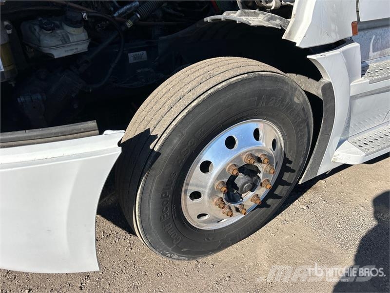 Freightliner Cascadia 126 وحدات الجر