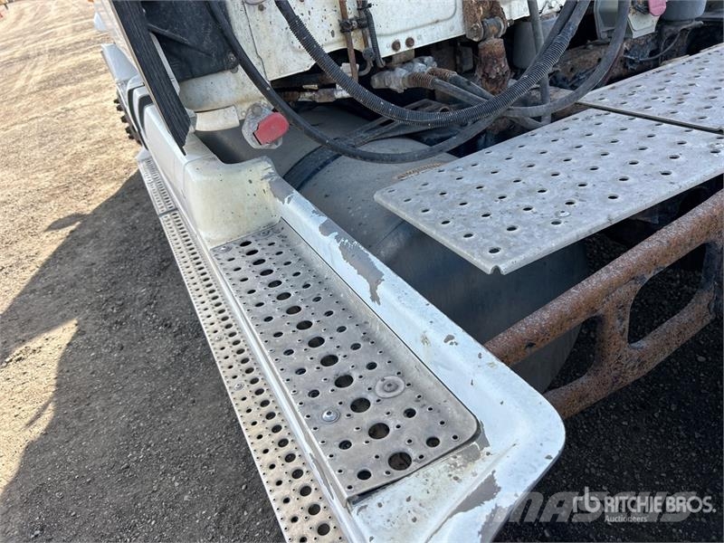 Freightliner Cascadia 125 6x2 T/A Sleeper Truck Tractor وحدات الجر