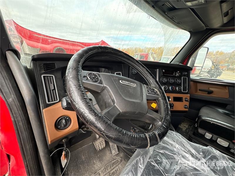 Freightliner Cascadia 126 6x4 T/A Sleeper Truck Tractor Truck Tractor Units