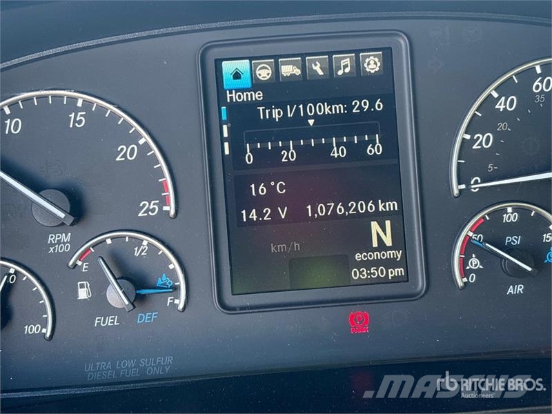 Freightliner Cascadia 126 6x4 T/A Sleeper Truck Tractor Тягачі