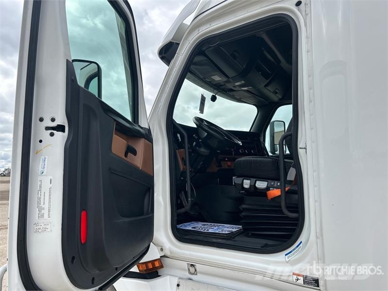 Freightliner Cascadia 126 وحدات الجر