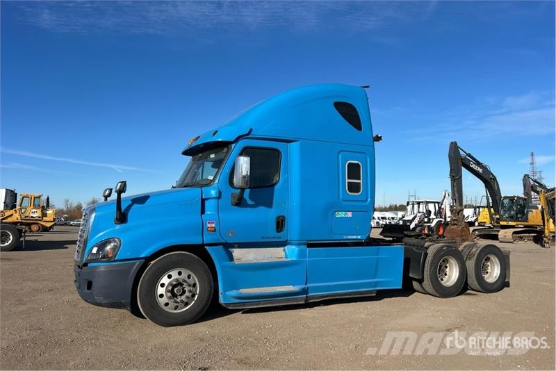 Freightliner Cascadia 125 6x4 T/A Sleeper Truck Tractor Tegljači