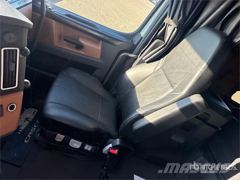 Freightliner Cascadia 126 وحدات الجر