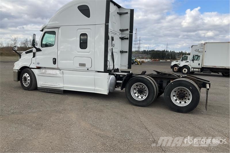 Freightliner Cascadia 126 6x4 T/A Sleeper Truck Tractor وحدات الجر