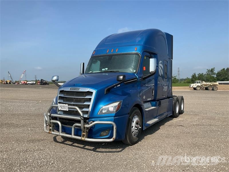 Freightliner Cascadia 126 6x4 T/A Sleeper Truck Tractor Sattelzugmaschinen