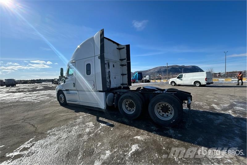 Freightliner Cascadia 126 6x4 T/A Sleeper Truck Tractor Tegljači