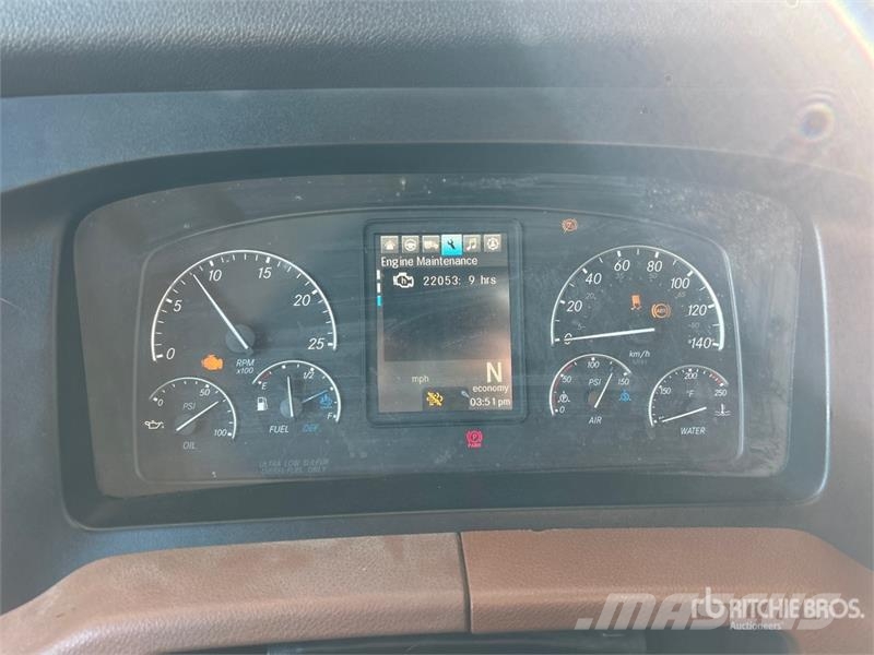 Freightliner Cascadia 126 6x4 T/A Sleeper Truck Tractor Sattelzugmaschinen