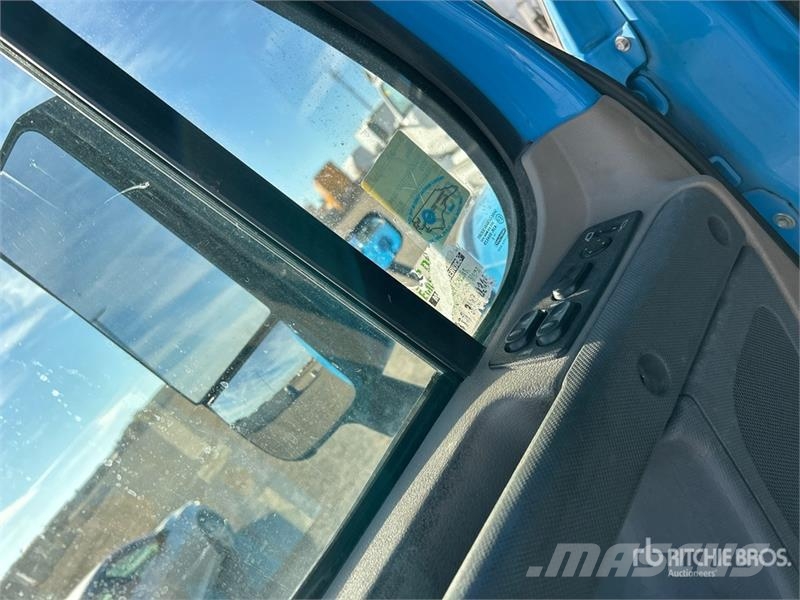 Freightliner Cascadia 125 6x4 T/A Sleeper Truck Tractor Tegljači