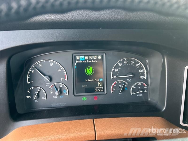 Freightliner Cascadia 126 6x4 T/A Sleeper Truck Tractor Trekkers