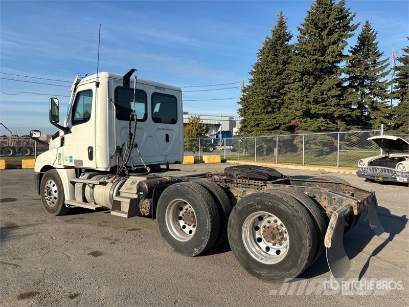 Freightliner Cascadia 126 Седельные тягачи