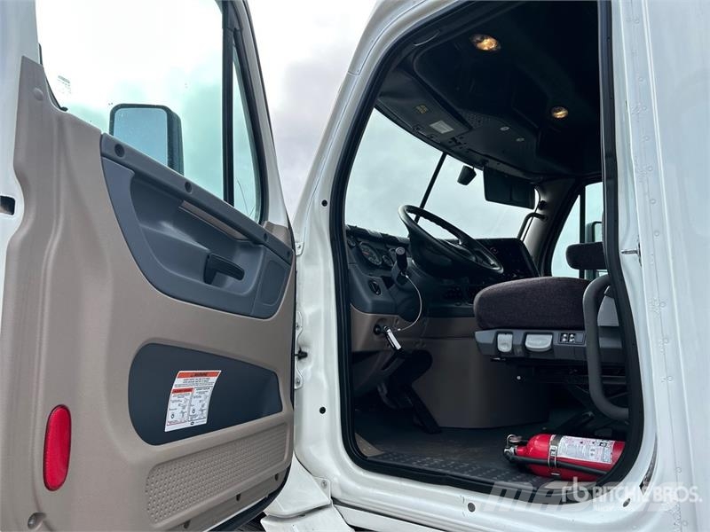 Freightliner Cascadia 113 Trekkers