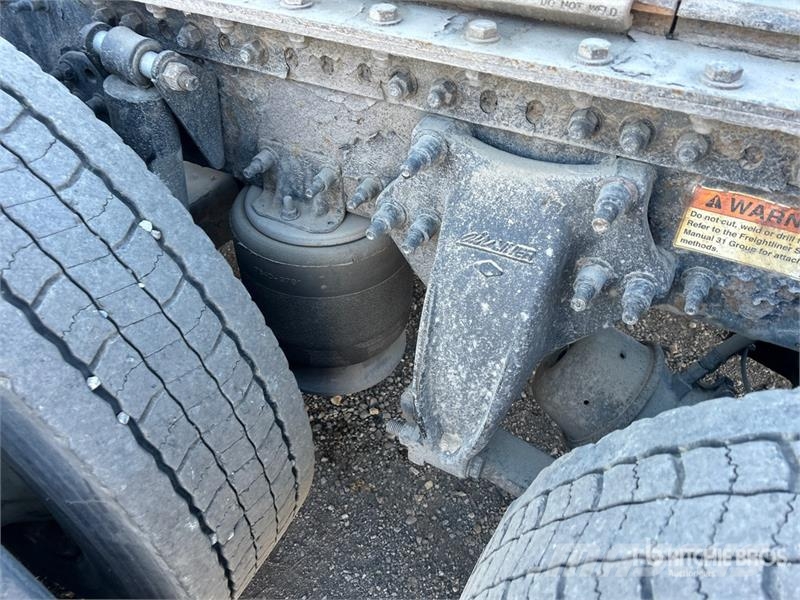 Freightliner Cascadia 126 6x4 T/A Sleeper Truck Tractor Sattelzugmaschinen