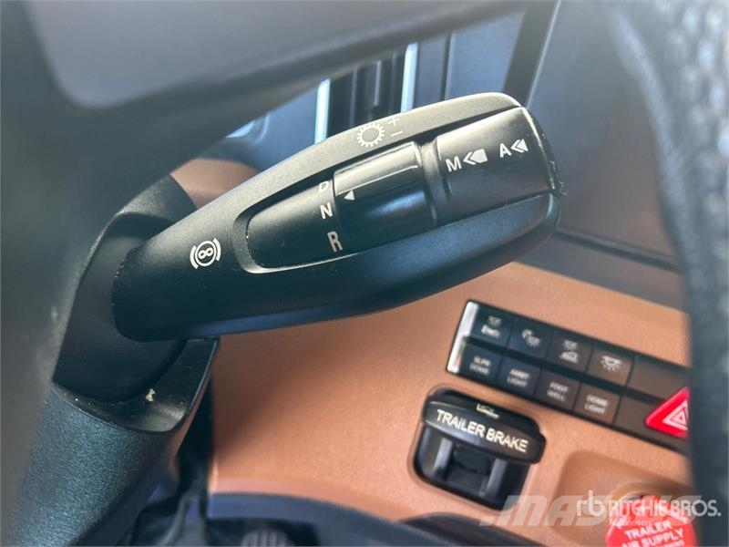 Freightliner Cascadia 126 وحدات الجر